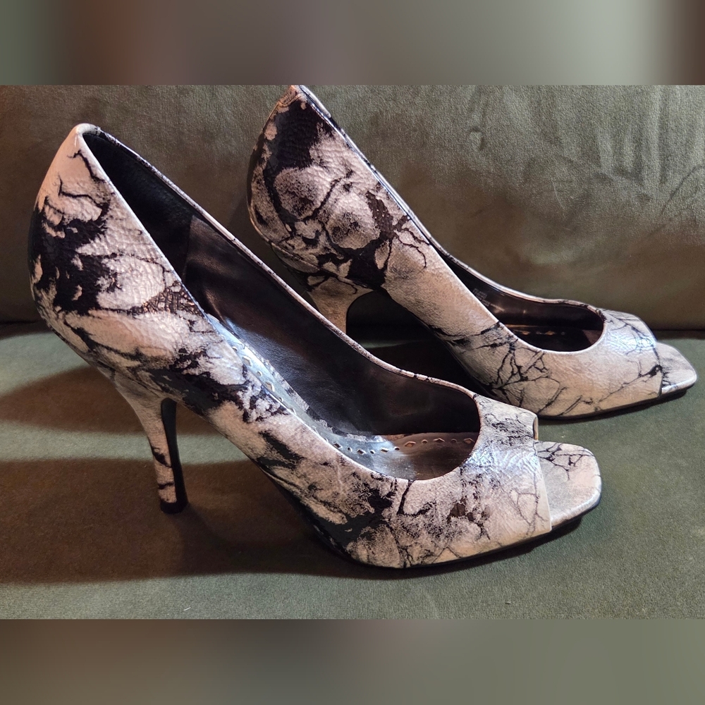 BCBGeneration Black And White Ariel Pumps